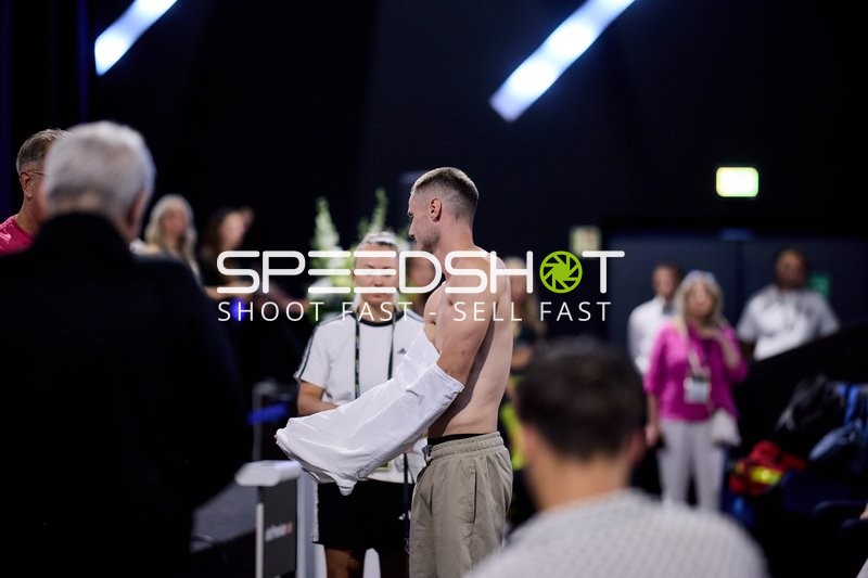 Ringside-Zone Face-Off