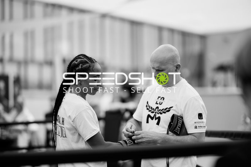 Ringside-Zone Face-Off