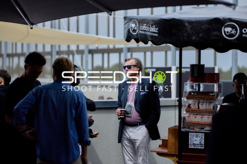 Ringside-Zone Face-Off