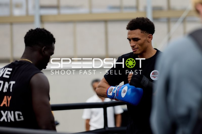 Ringside-Zone Face-Off