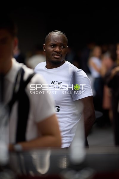 Ringside-Zone Face-Off