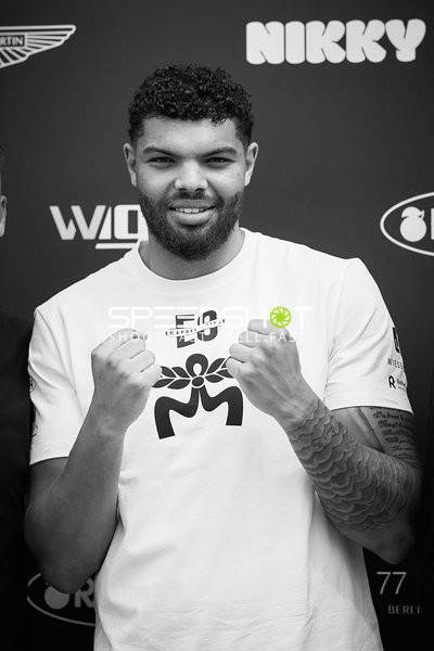 Ringside-Zone Face-Off