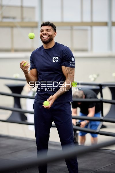 Ringside-Zone Face-Off