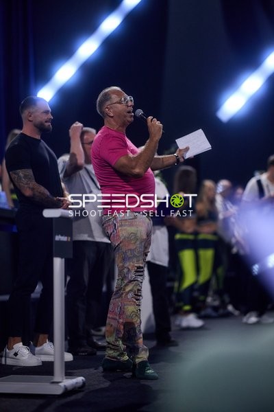 Ringside-Zone Face-Off