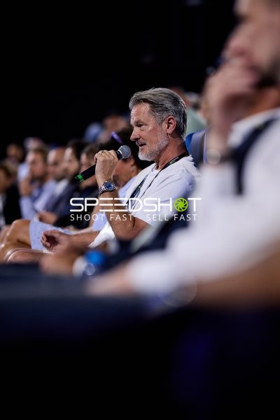 Ringside-Zone Face-Off