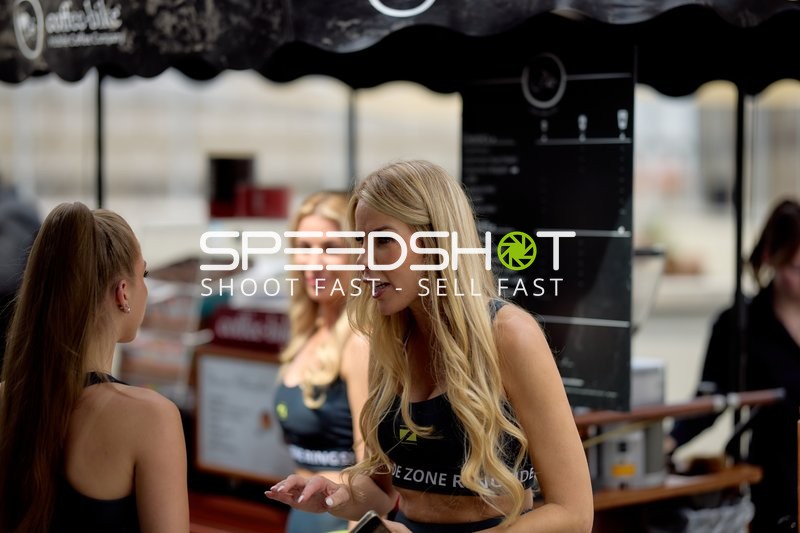 Ringside-Zone Face-Off