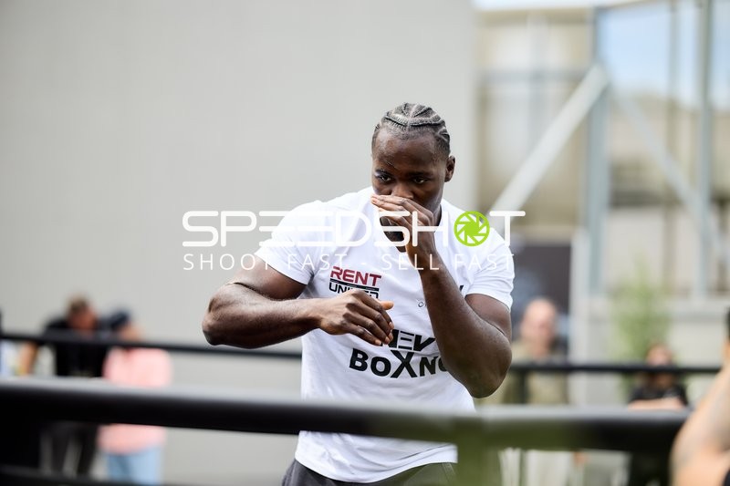 Ringside-Zone Face-Off