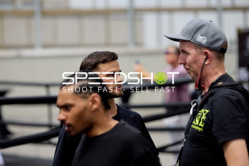 Ringside-Zone Face-Off