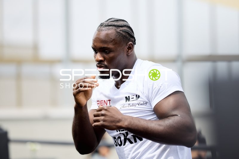 Ringside-Zone Face-Off