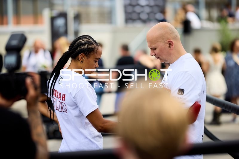 Ringside-Zone Face-Off