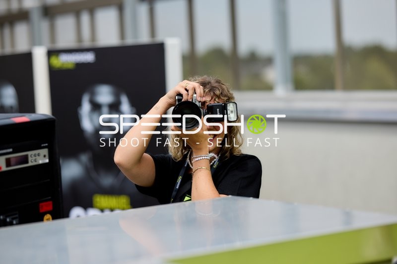 Ringside-Zone Face-Off