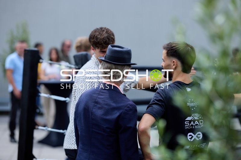 Ringside-Zone Face-Off