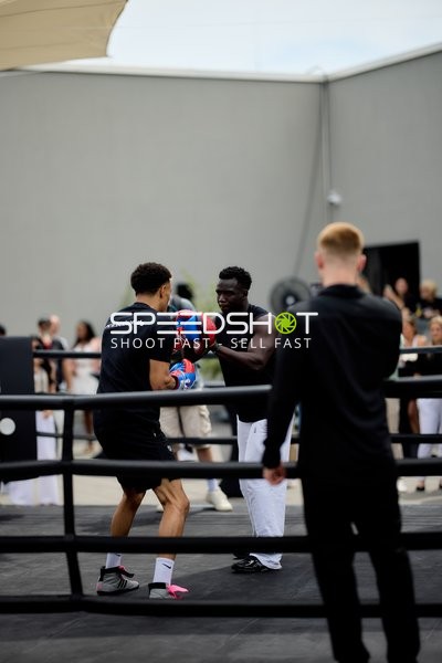 Ringside-Zone Face-Off