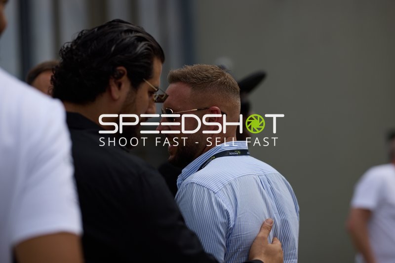 Ringside-Zone Face-Off