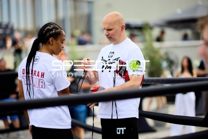 Ringside-Zone Face-Off