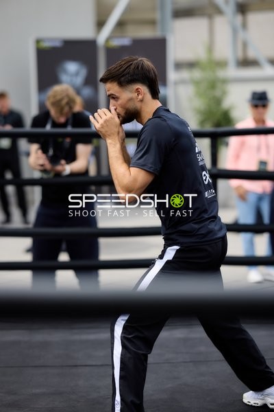 Ringside-Zone Face-Off