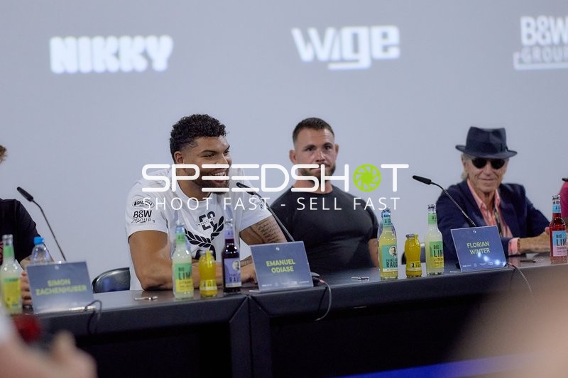 Ringside-Zone Face-Off