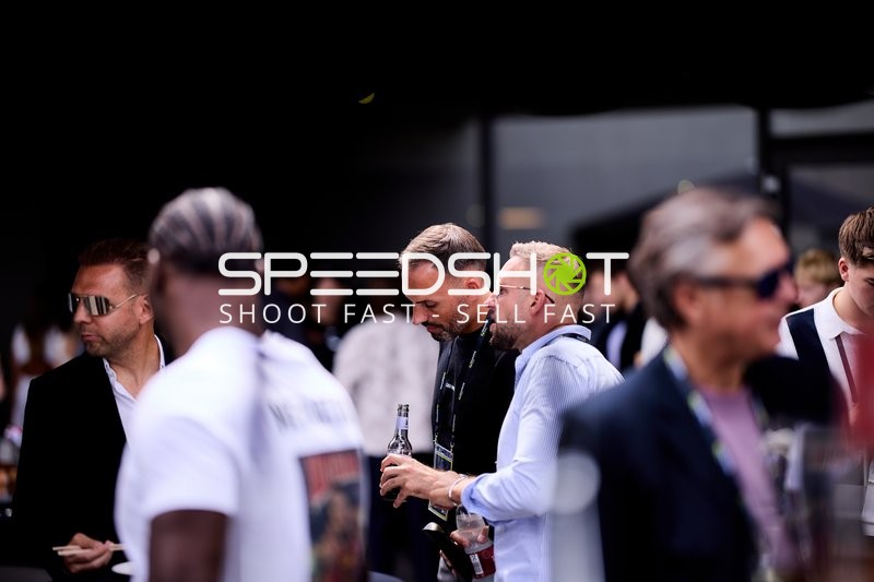 Ringside-Zone Face-Off