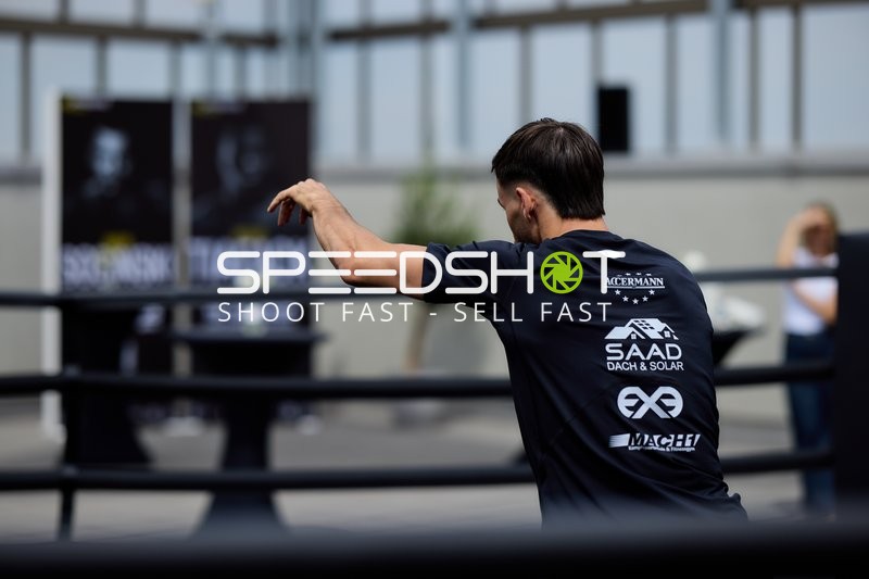 Ringside-Zone Face-Off