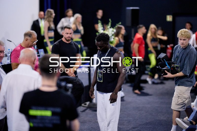 Ringside-Zone Face-Off