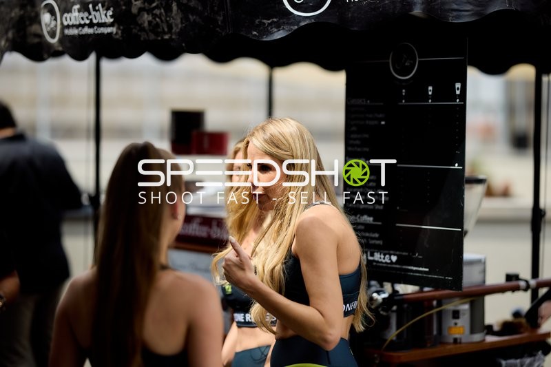 Ringside-Zone Face-Off