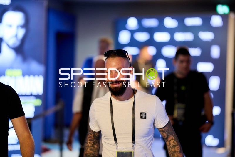 Ringside-Zone Face-Off