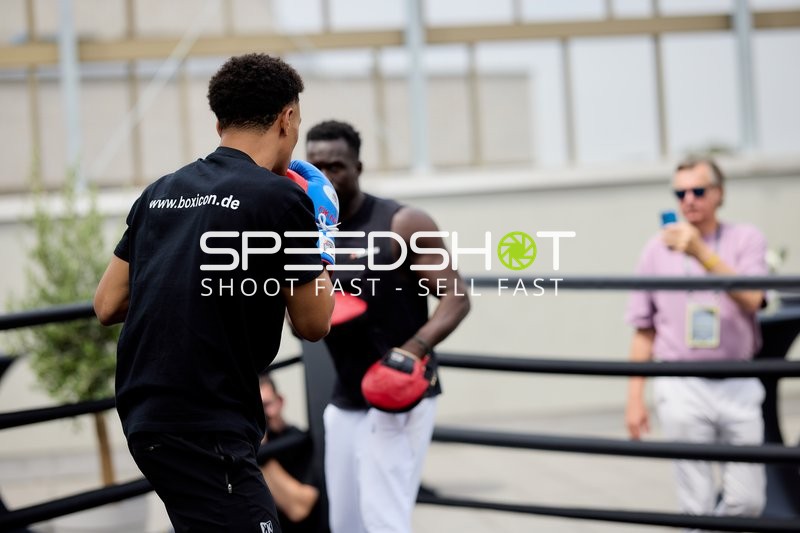 Ringside-Zone Face-Off Training