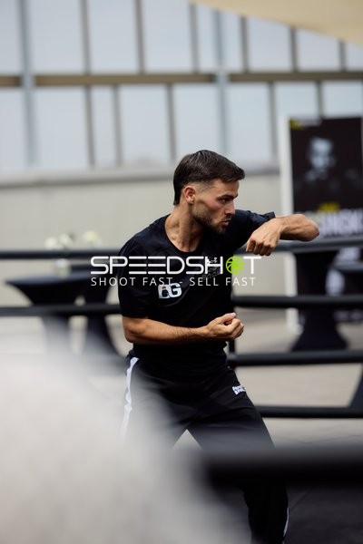 Ringside-Zone Face-Off