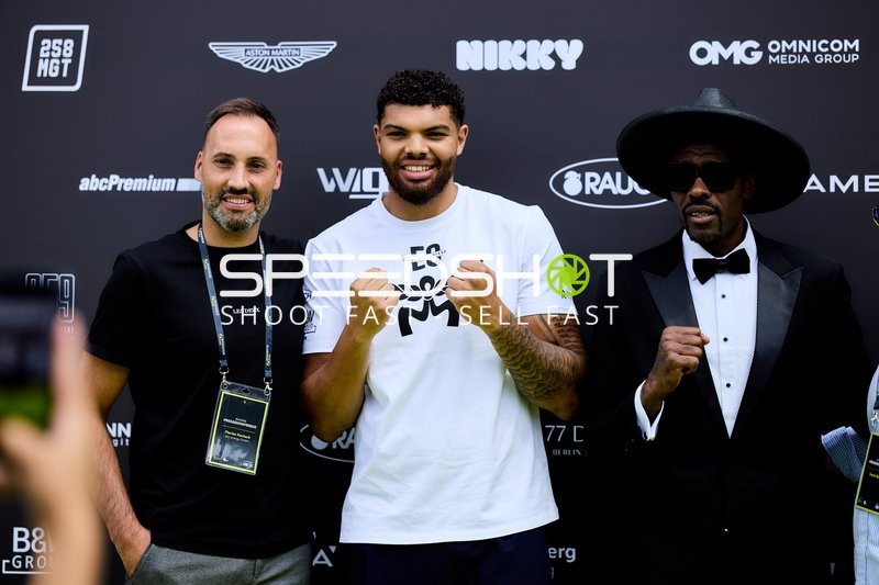 Ringside-Zone Face-Off