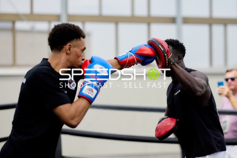 Ringside-Zone Face-Off