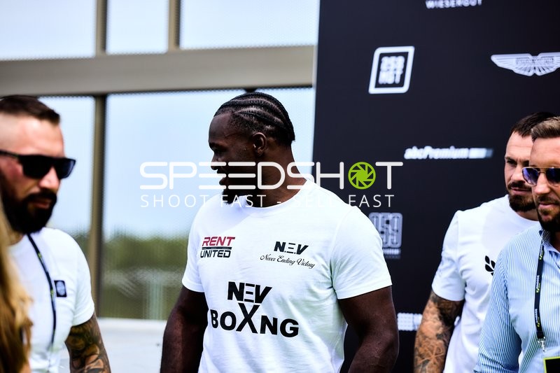 Ringside-Zone Face-Off