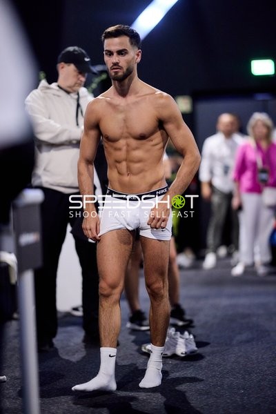 Ringside-Zone Face-Off