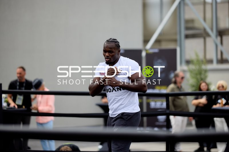 Ringside-Zone Face-Off