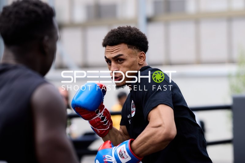 Ringside-Zone Face-Off