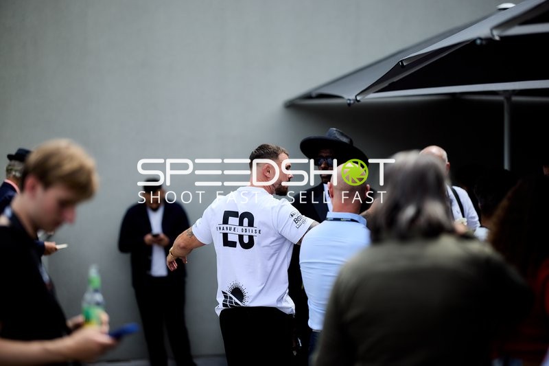 Ringside-Zone Face-Off