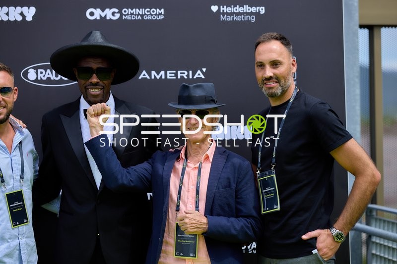 Ringside-Zone Face-Off