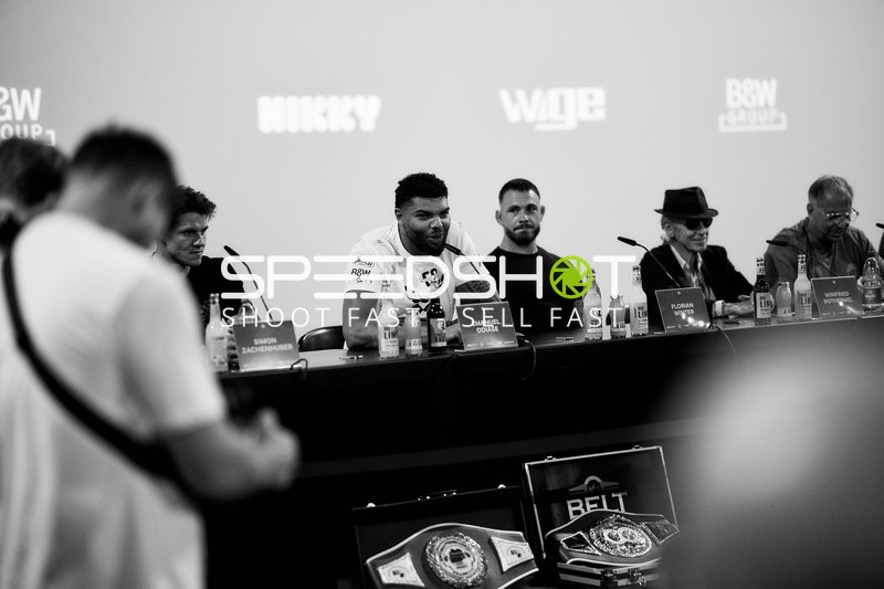 Ringside-Zone Face-Off Pressekonferenz