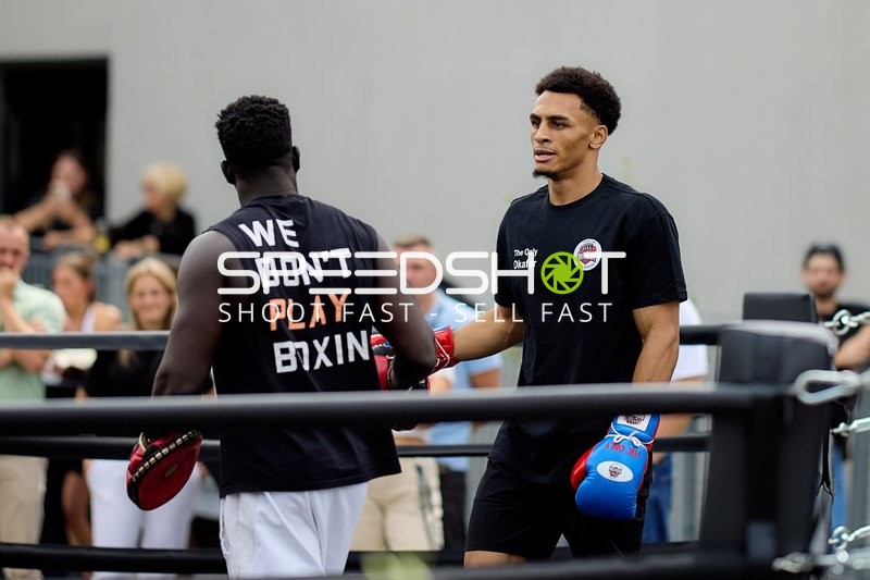 Ringside-Zone Face-Off