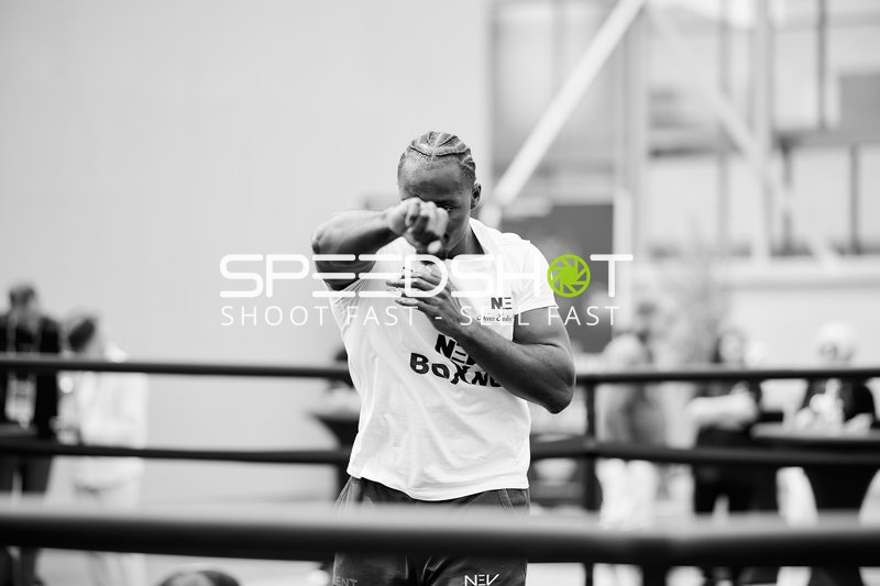 Ringside-Zone Face-Off