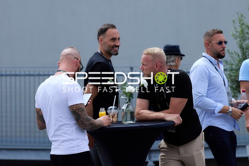 Ringside-Zone Face-Off in Heidelberg