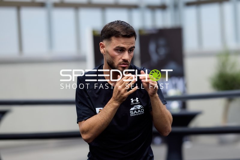 Ringside-Zone Face-Off