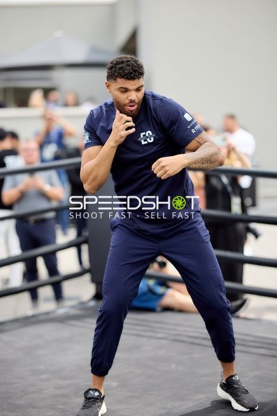 Ringside-Zone Face-Off