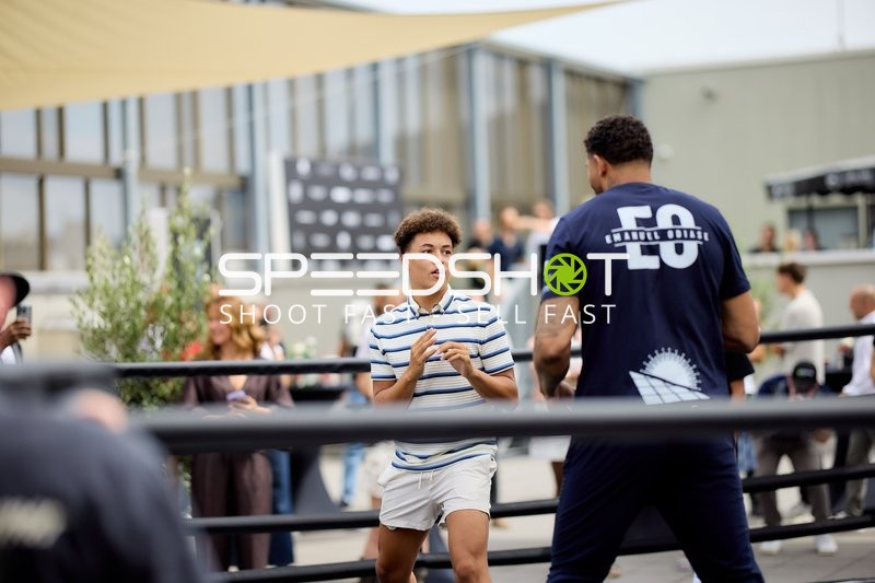 Ringside-Zone Face-Off