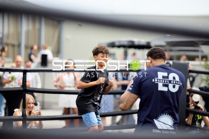 Ringside-Zone Face-Off