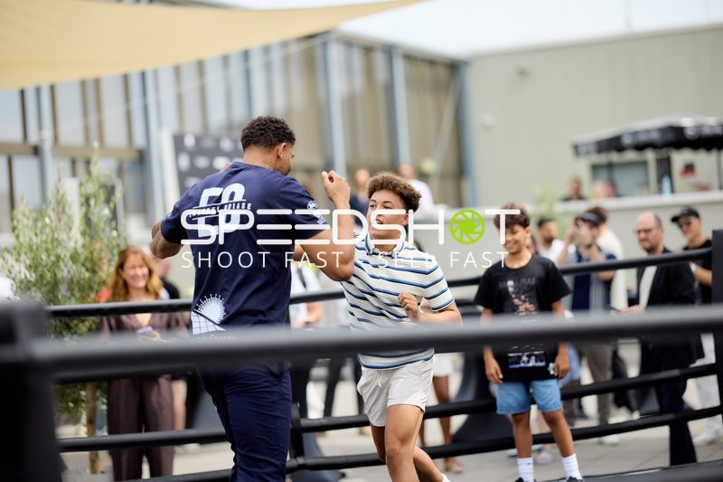 Ringside-Zone Face-Off