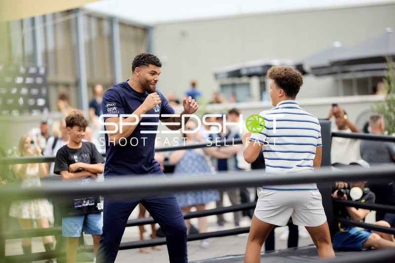 Ringside-Zone Face-Off