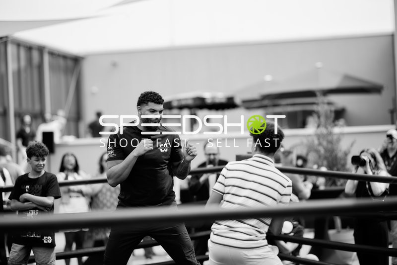 Ringside-Zone Face-Off