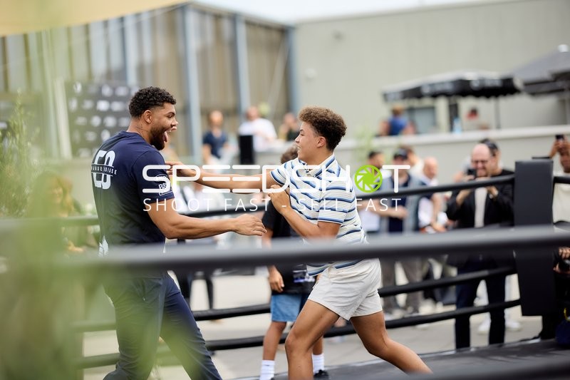 Ringside-Zone Face-Off