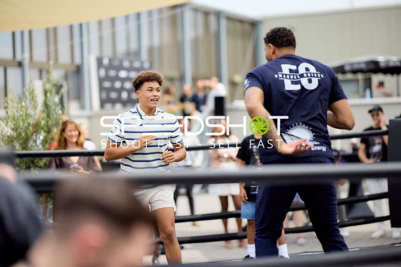 Ringside-Zone Face-Off