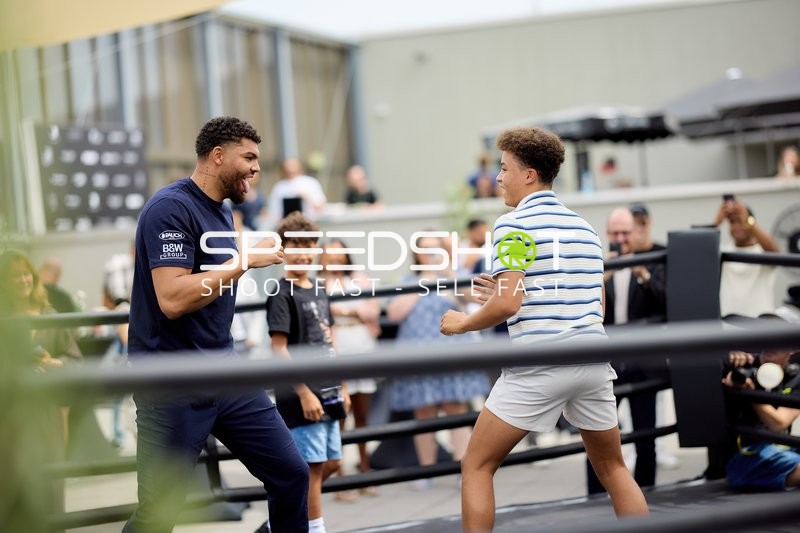 Ringside-Zone Face-Off